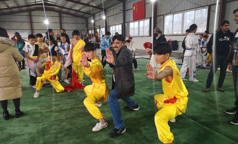 外國友人與學員交流武術