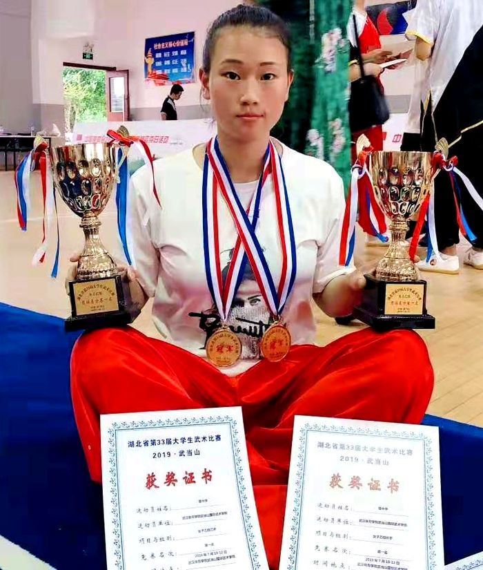 熱烈慶賀我校學(xué)員 庸中華 奪得2019年湖北省大學(xué)生武術(shù)比賽四個項目冠軍