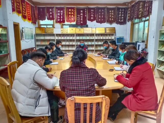 眾人拾柴火焰高 集思廣益群獻(xiàn)力 ——記信陽市雞公山少林武術(shù)學(xué)?！敖萄泄餐w”團(tuán)體教研活動(dòng)