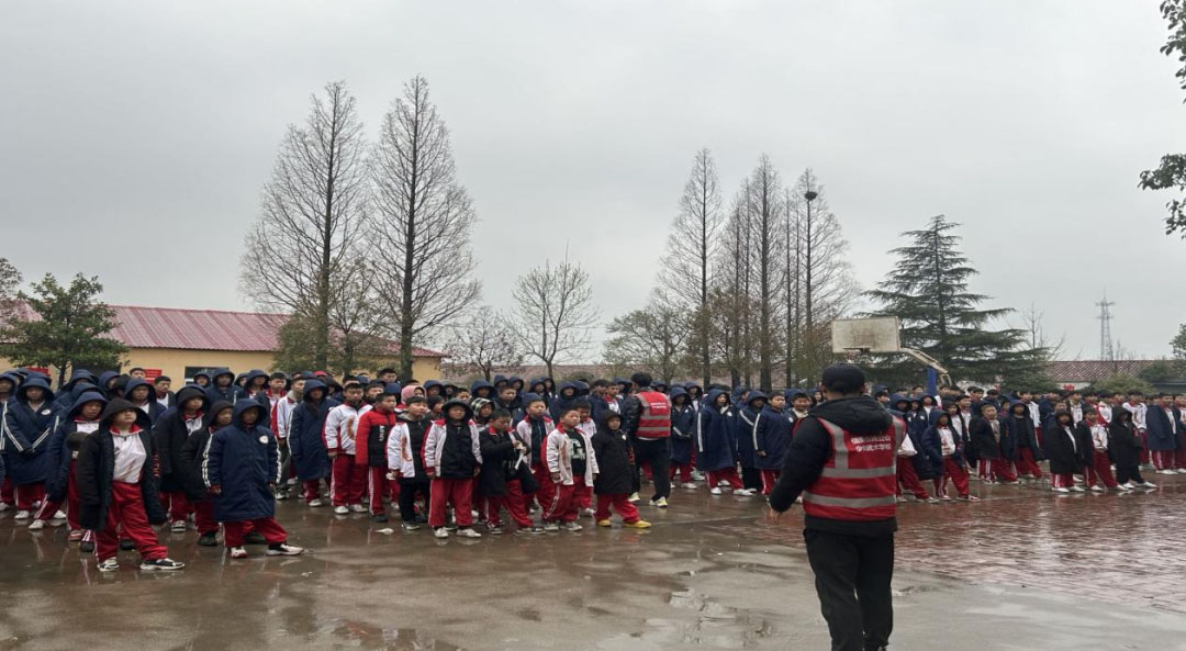 生命至上 防范未“燃”—信陽市雞公山少林武術(shù)學(xué)校開展消防應(yīng)急疏散演練活動(dòng)