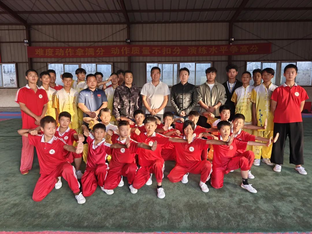搭平臺(tái)、促交流、共提高——河南省武術(shù)運(yùn)動(dòng)管理中心劉亞科長(zhǎng)、省套路隊(duì)教練王琮等來我校選拔后備人才